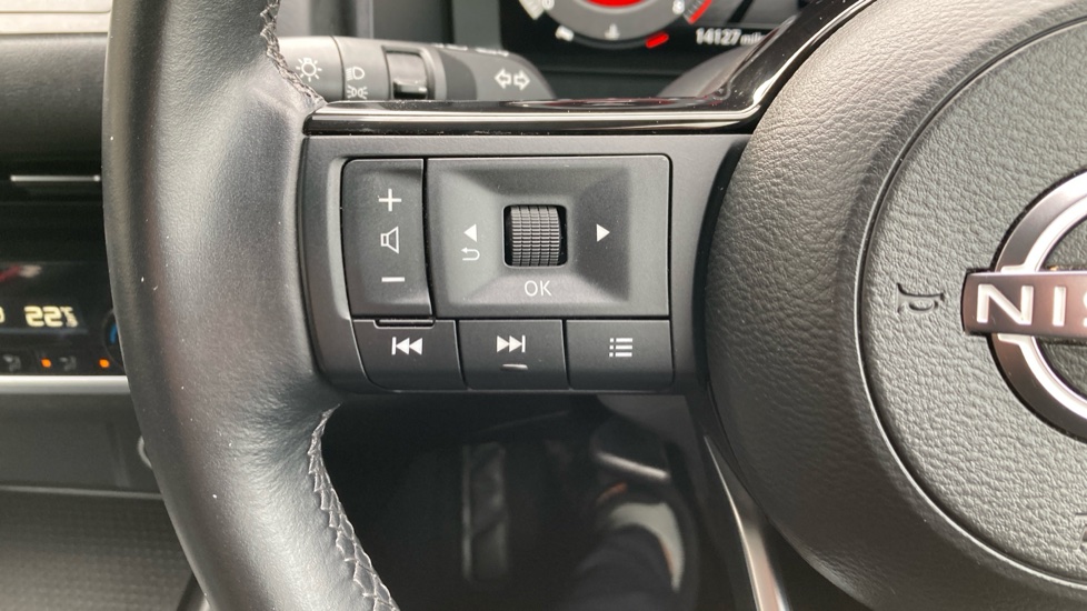 Nissan Qashqai 1.3 DiG-T MH N-Connecta 5dr Petrol Hatchback - Image 29