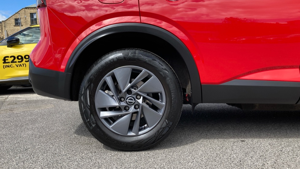 Nissan Qashqai 1.3 DiG-T MH Acenta Premium 5dr Petrol Hatchback - Image 7