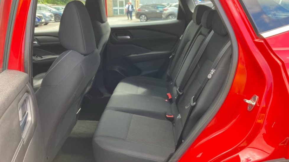 Nissan Qashqai 1.3 DiG-T MH Acenta Premium 5dr Petrol Hatchback - Image 16