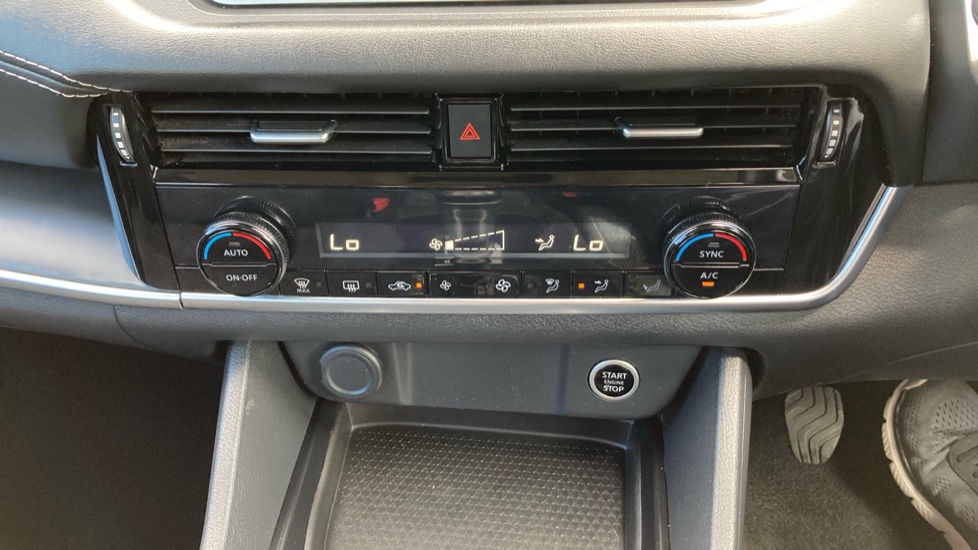 Nissan Qashqai 1.3 DiG-T MH Acenta Premium 5dr Petrol Hatchback - Image 22