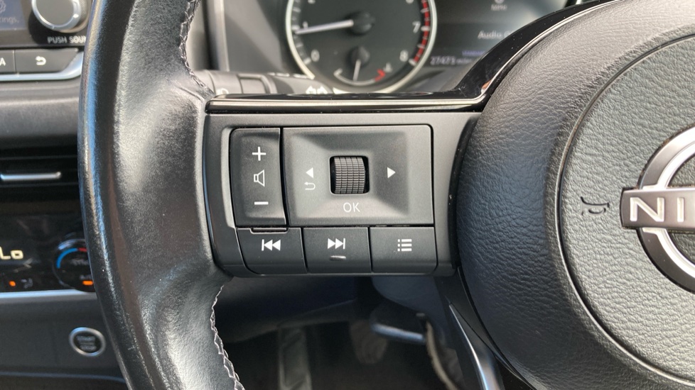 Nissan Qashqai 1.3 DiG-T MH Acenta Premium 5dr Petrol Hatchback - Image 27