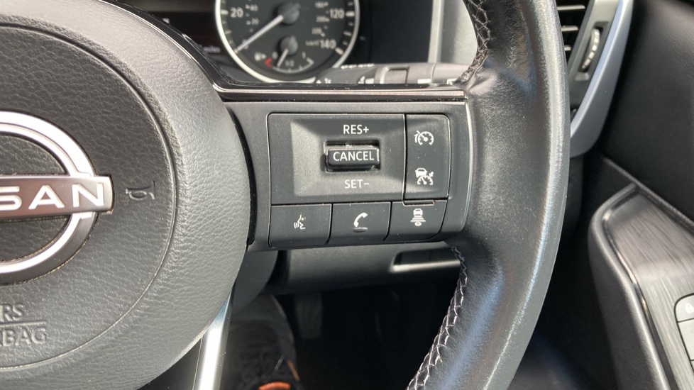 Nissan Qashqai 1.3 DiG-T MH Acenta Premium 5dr Petrol Hatchback - Image 28