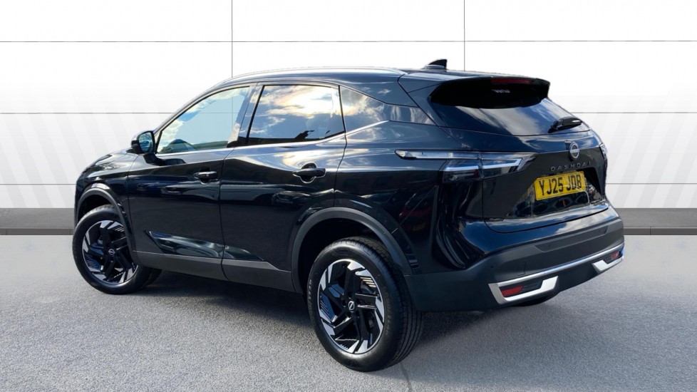 Nissan Qashqai 1.3 DiG-T MH N-Connecta 5dr Petrol Hatchback - Image 2