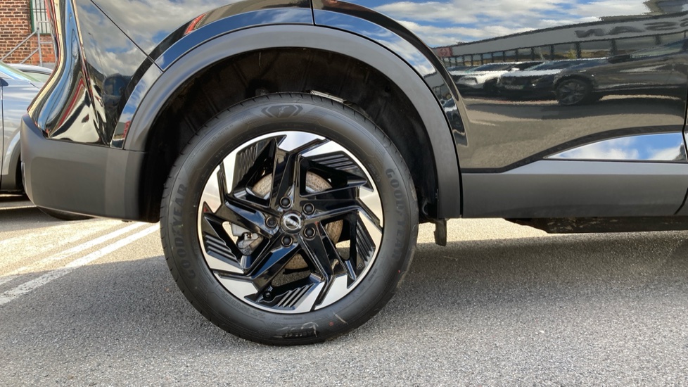 Nissan Qashqai 1.3 DiG-T MH N-Connecta 5dr Petrol Hatchback - Image 7