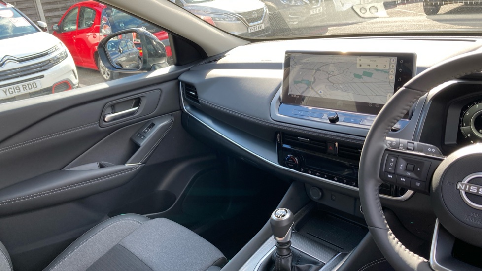 Nissan Qashqai 1.3 DiG-T MH N-Connecta 5dr Petrol Hatchback - Image 14