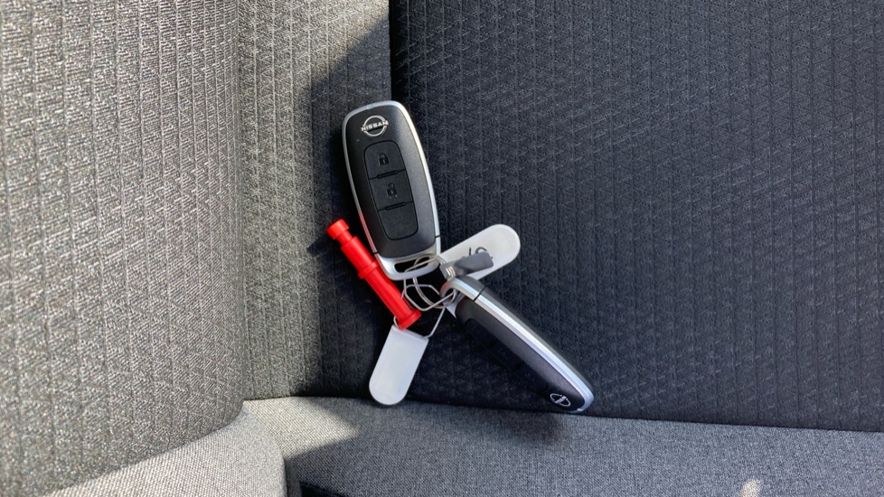Nissan Qashqai 1.3 DiG-T MH N-Connecta 5dr Petrol Hatchback - Image 20
