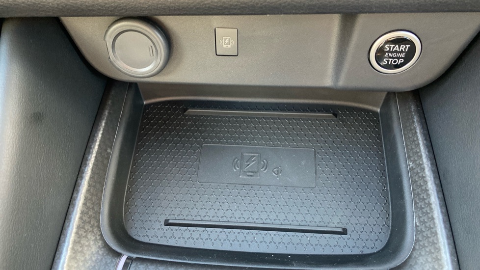 Nissan Qashqai 1.3 DiG-T MH N-Connecta 5dr Petrol Hatchback - Image 25