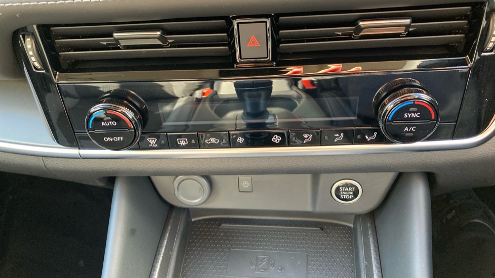 Nissan Qashqai 1.3 DiG-T MH N-Connecta 5dr Petrol Hatchback - Image 26