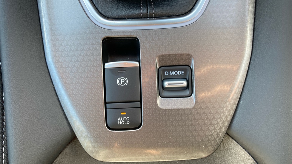 Nissan Qashqai 1.3 DiG-T MH N-Connecta 5dr Petrol Hatchback - Image 27