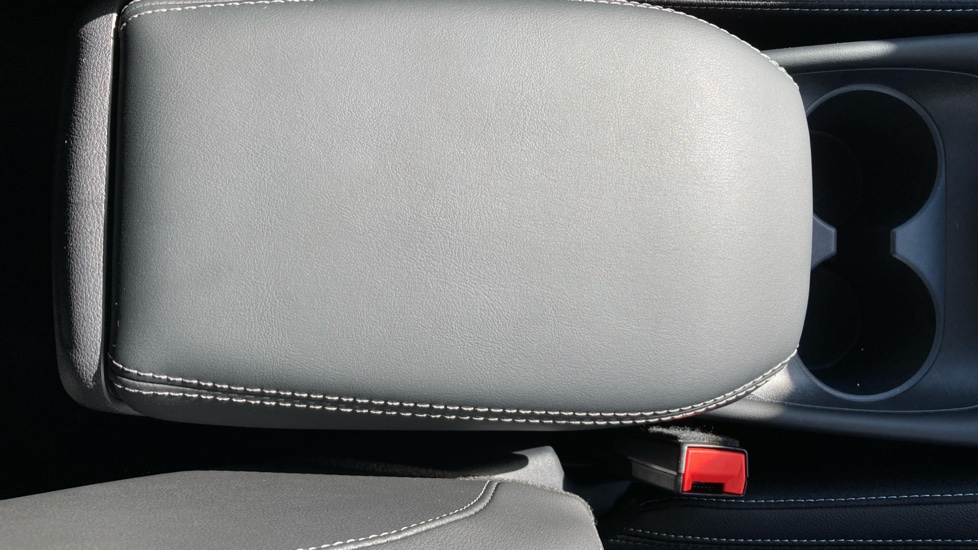 Nissan Qashqai 1.3 DiG-T MH N-Connecta 5dr Petrol Hatchback - Image 30