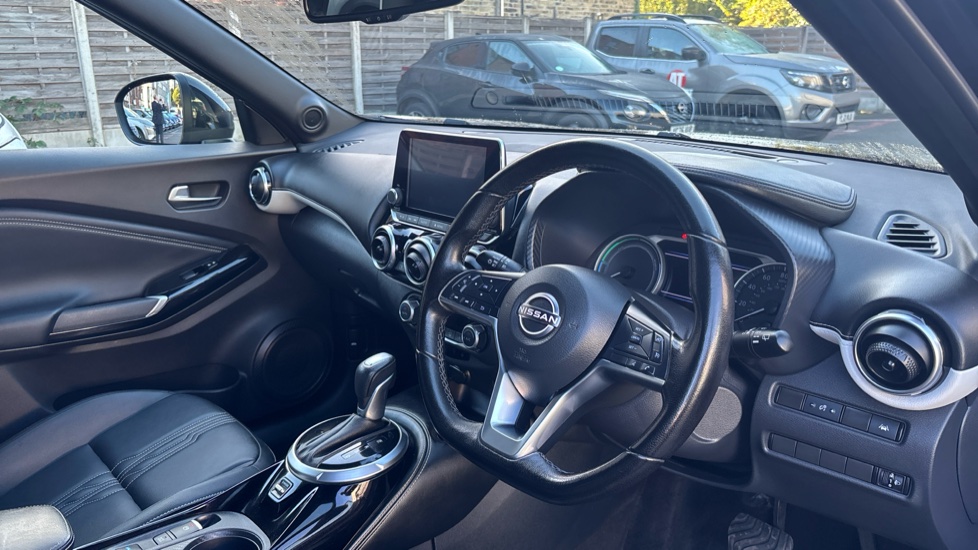 Nissan Juke 1.6 Hybrid Premiere Edition 5dr Auto Hybrid Hatchback - Image 11