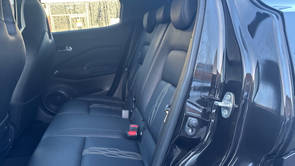 Nissan Juke 1.6 Hybrid Premiere Edition 5dr Auto Hybrid Hatchback - Image 16