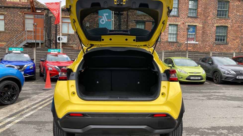 Nissan Juke 1.0 DiG-T N-Connecta 5dr DCT Petrol Hatchback - Image 4