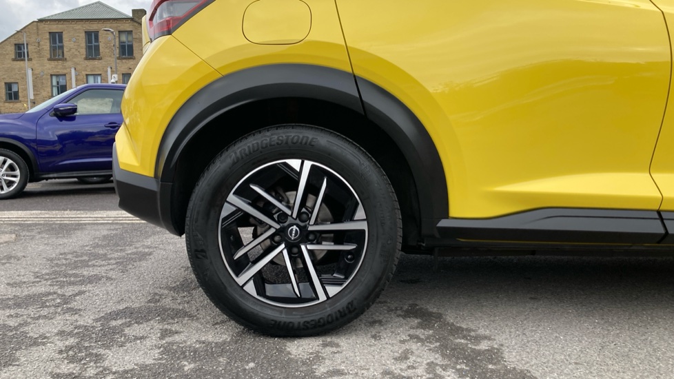 Nissan Juke 1.0 DiG-T N-Connecta 5dr DCT Petrol Hatchback - Image 7
