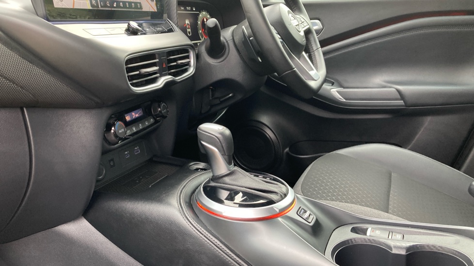 Nissan Juke 1.0 DiG-T N-Connecta 5dr DCT Petrol Hatchback - Image 13
