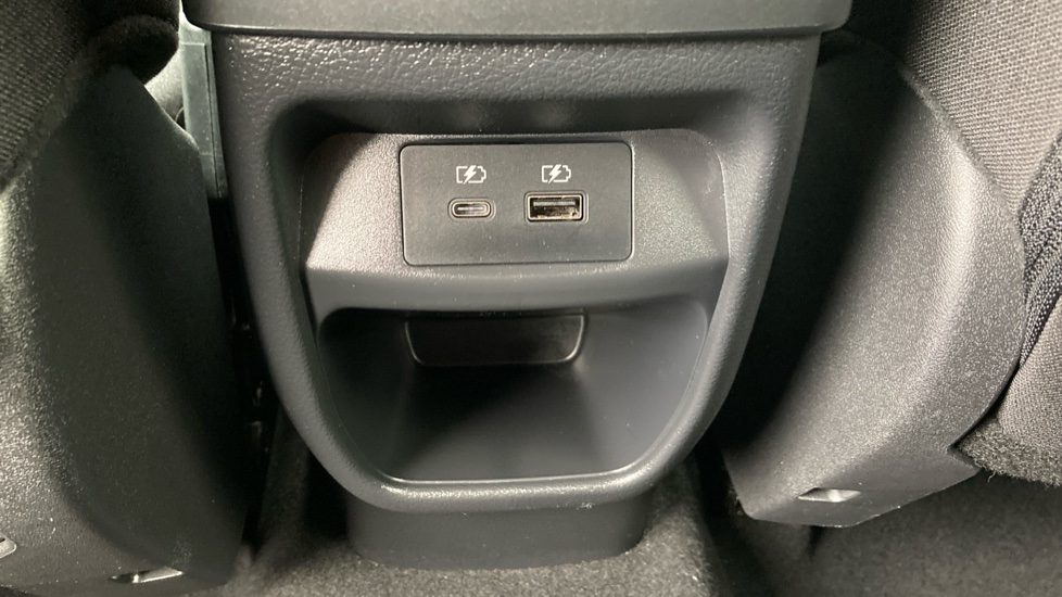 Nissan Juke 1.0 DiG-T N-Connecta 5dr DCT Petrol Hatchback - Image 21