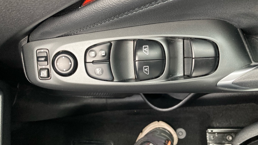 Nissan Juke 1.0 DiG-T N-Connecta 5dr DCT Petrol Hatchback - Image 28