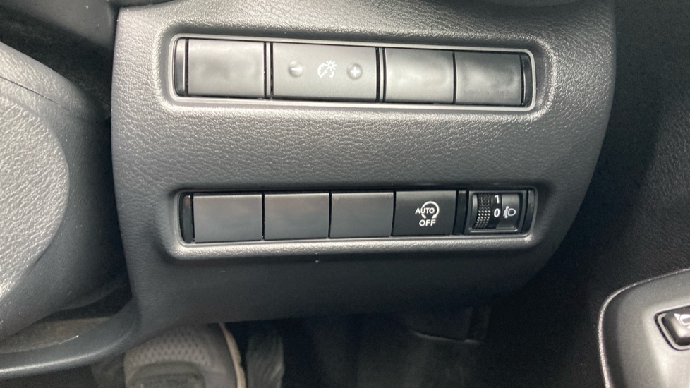Nissan Juke 1.0 DiG-T N-Connecta 5dr DCT Petrol Hatchback - Image 29