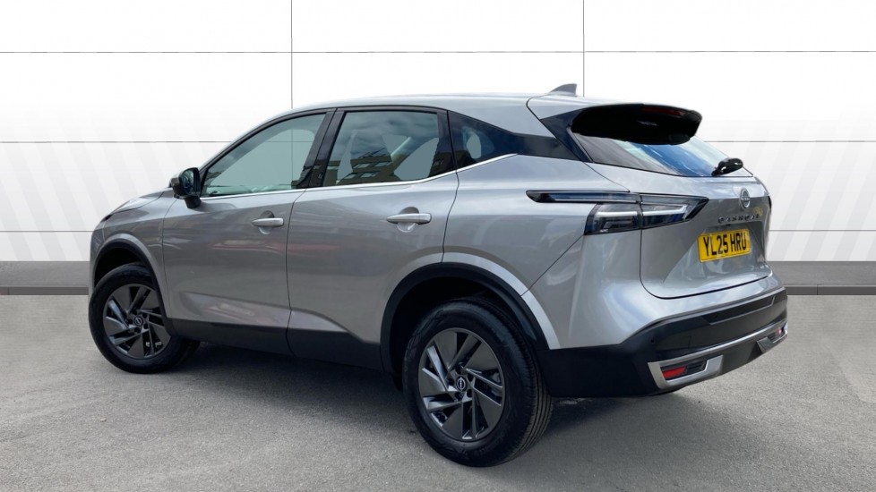 Nissan Qashqai 1.3 DiG-T MH Acenta Premium 5dr Petrol Hatchback - Image 2