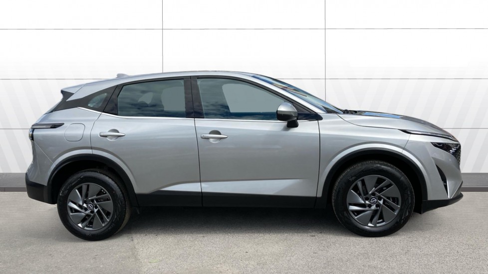 Nissan Qashqai 1.3 DiG-T MH Acenta Premium 5dr Petrol Hatchback - Image 5