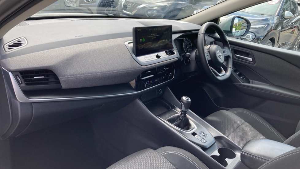Nissan Qashqai 1.3 DiG-T MH Acenta Premium 5dr Petrol Hatchback - Image 9