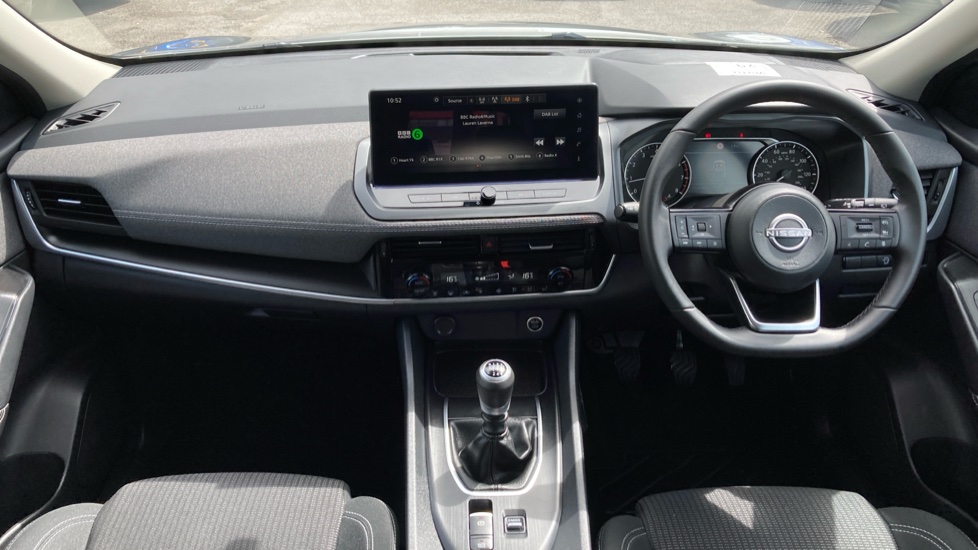 Nissan Qashqai 1.3 DiG-T MH Acenta Premium 5dr Petrol Hatchback - Image 10