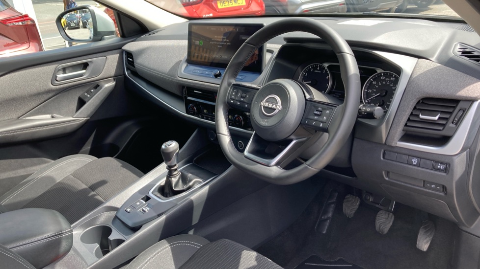 Nissan Qashqai 1.3 DiG-T MH Acenta Premium 5dr Petrol Hatchback - Image 11
