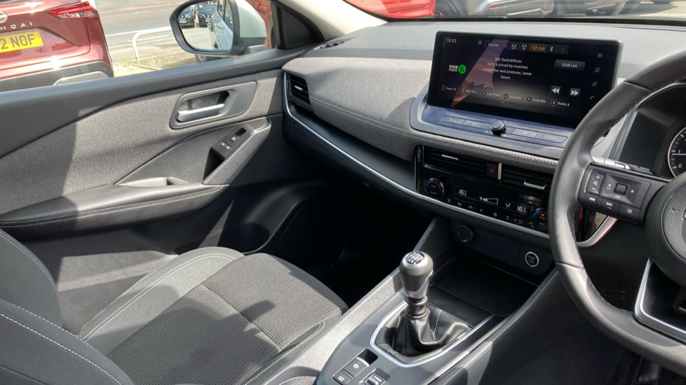 Nissan Qashqai 1.3 DiG-T MH Acenta Premium 5dr Petrol Hatchback - Image 14