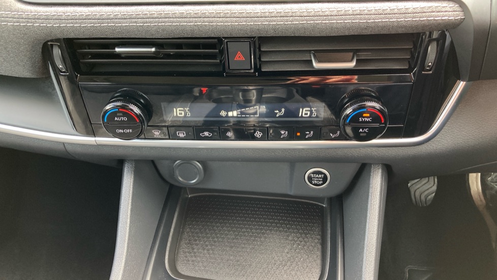 Nissan Qashqai 1.3 DiG-T MH Acenta Premium 5dr Petrol Hatchback - Image 25