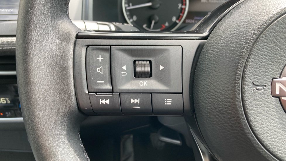Nissan Qashqai 1.3 DiG-T MH Acenta Premium 5dr Petrol Hatchback - Image 29