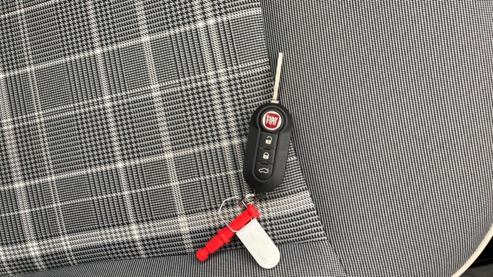 Fiat 500 1.2 Lounge 3dr Petrol Hatchback - Image 20