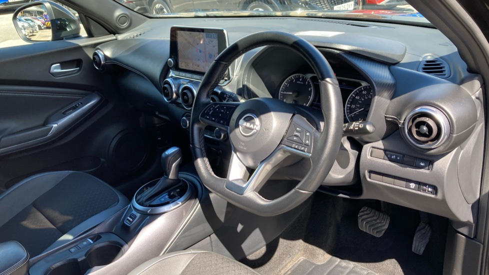 Nissan Juke 1.0 DiG-T 114 N-Connecta 5dr DCT Petrol Hatchback - Image 11