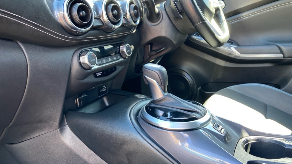 Nissan Juke 1.0 DiG-T 114 N-Connecta 5dr DCT Petrol Hatchback - Image 13