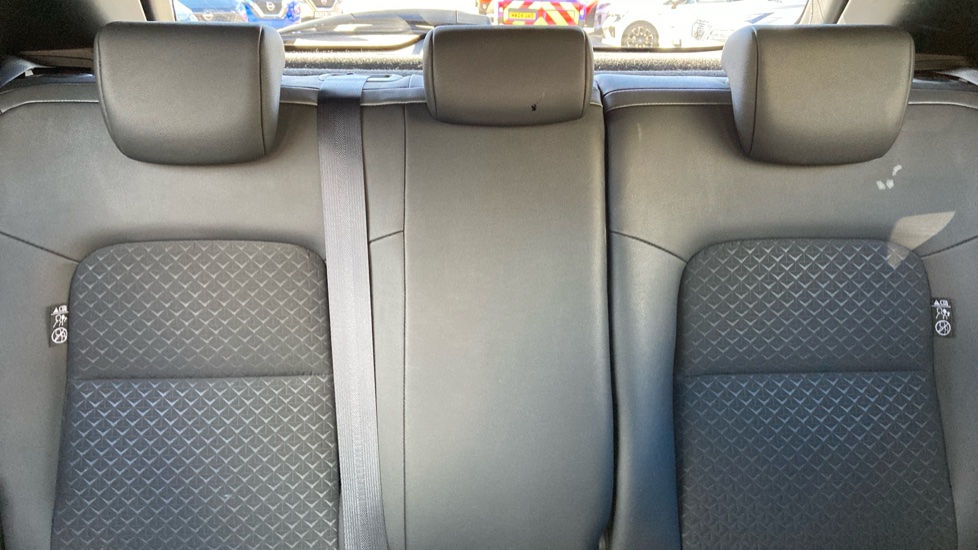 Nissan Juke 1.0 DiG-T 114 N-Connecta 5dr DCT Petrol Hatchback - Image 15