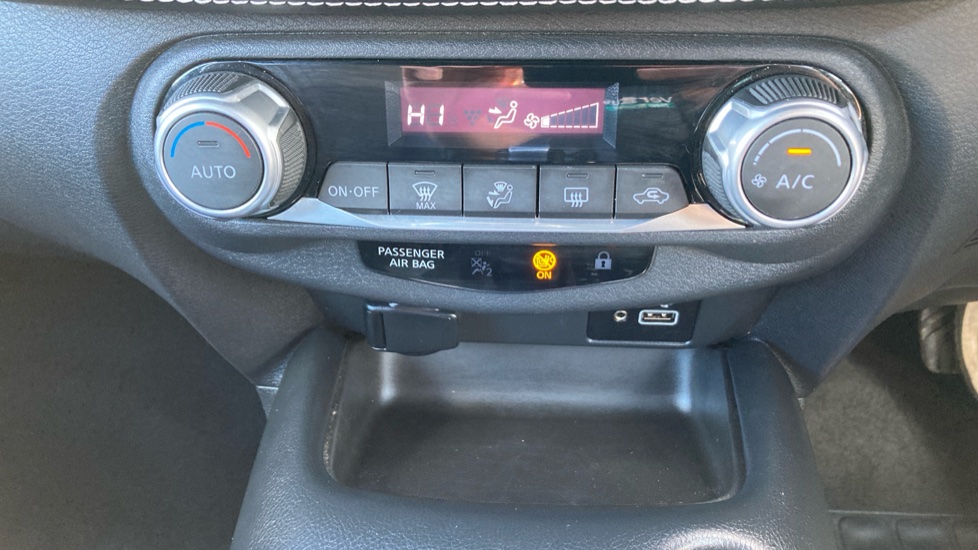 Nissan Juke 1.0 DiG-T 114 N-Connecta 5dr DCT Petrol Hatchback - Image 24