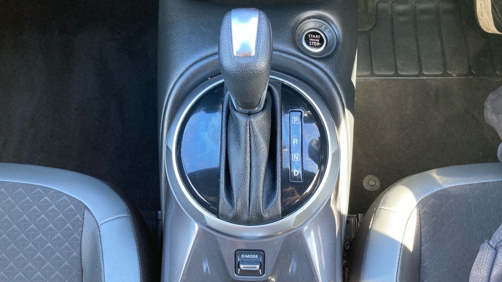 Nissan Juke 1.0 DiG-T 114 N-Connecta 5dr DCT Petrol Hatchback - Image 27