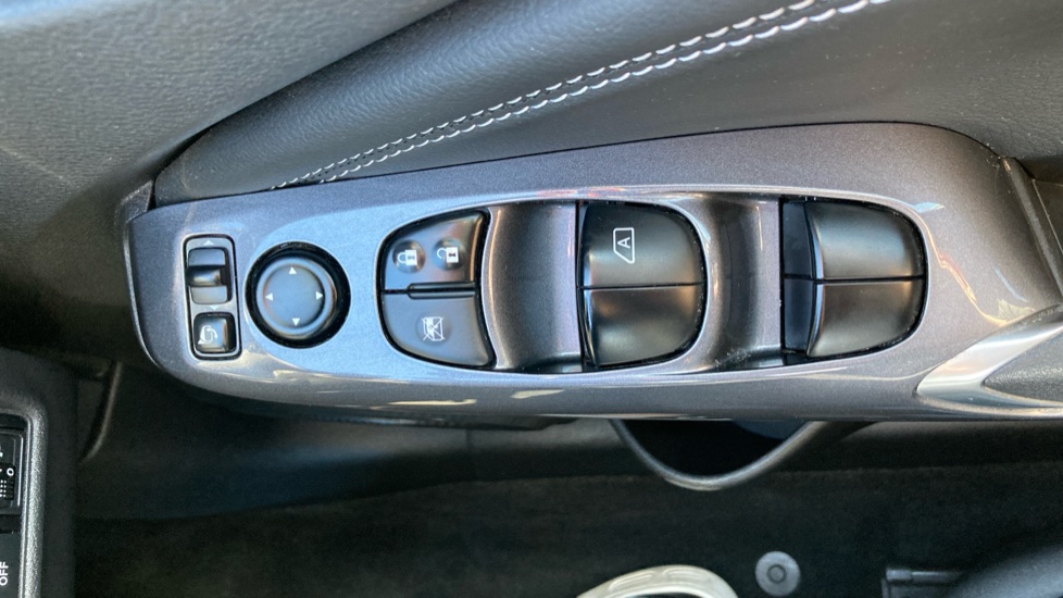 Nissan Juke 1.0 DiG-T 114 N-Connecta 5dr DCT Petrol Hatchback - Image 31