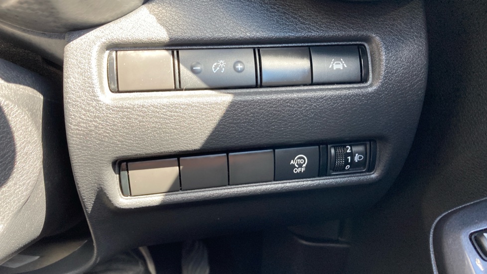 Nissan Juke 1.0 DiG-T 114 N-Connecta 5dr DCT Petrol Hatchback - Image 32