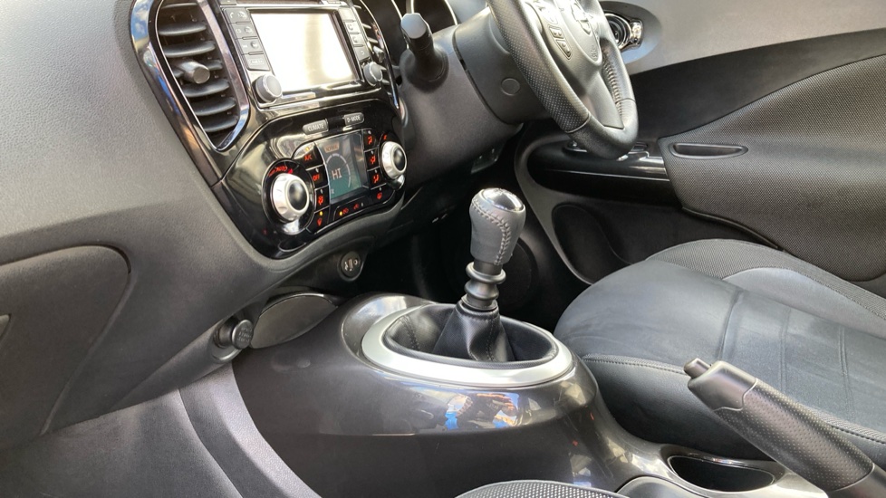 Nissan Juke 1.2 DiG-T N-Connecta 5dr Petrol Hatchback - Image 13