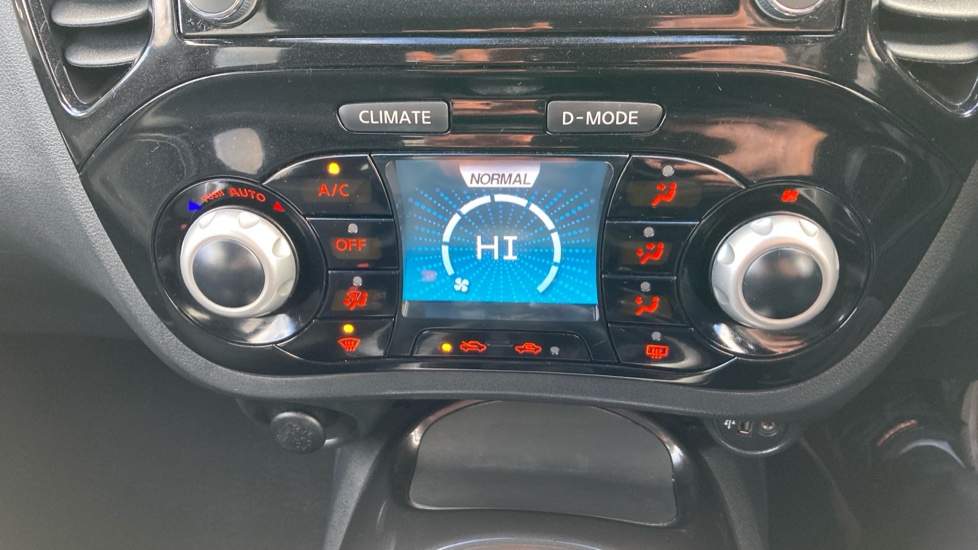 Nissan Juke 1.2 DiG-T N-Connecta 5dr Petrol Hatchback - Image 23