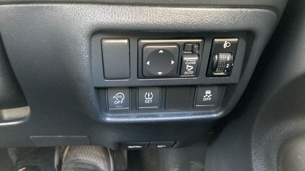 Nissan Juke 1.2 DiG-T N-Connecta 5dr Petrol Hatchback - Image 28