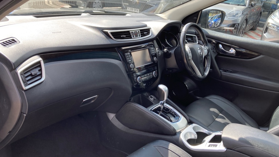 Nissan Qashqai 1.2 DiG-T Tekna [Non-Panoramic] 5dr Xtronic Petrol Hatchback - Image 9