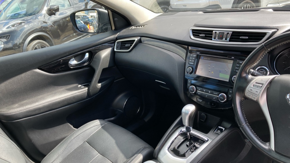 Nissan Qashqai 1.2 DiG-T Tekna [Non-Panoramic] 5dr Xtronic Petrol Hatchback - Image 14