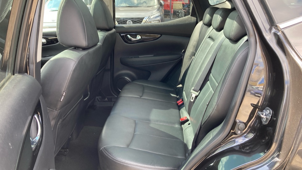 Nissan Qashqai 1.2 DiG-T Tekna [Non-Panoramic] 5dr Xtronic Petrol Hatchback - Image 16