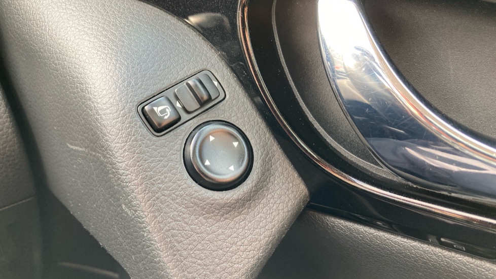 Nissan Qashqai 1.2 DiG-T Tekna [Non-Panoramic] 5dr Xtronic Petrol Hatchback - Image 28