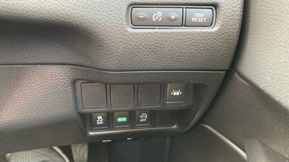 Nissan Qashqai 1.2 DiG-T Tekna [Non-Panoramic] 5dr Xtronic Petrol Hatchback - Image 29