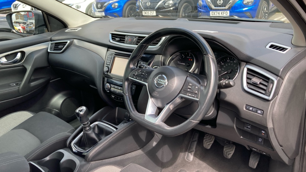 Nissan Qashqai 1.5 dCi N-Connecta 5dr Diesel Hatchback - Image 11
