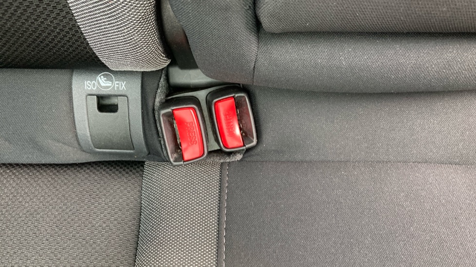 Nissan Qashqai 1.5 dCi N-Connecta 5dr Diesel Hatchback - Image 17