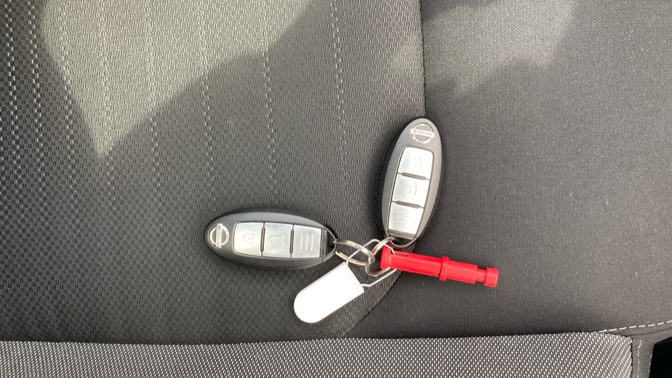Nissan Qashqai 1.5 dCi N-Connecta 5dr Diesel Hatchback - Image 20