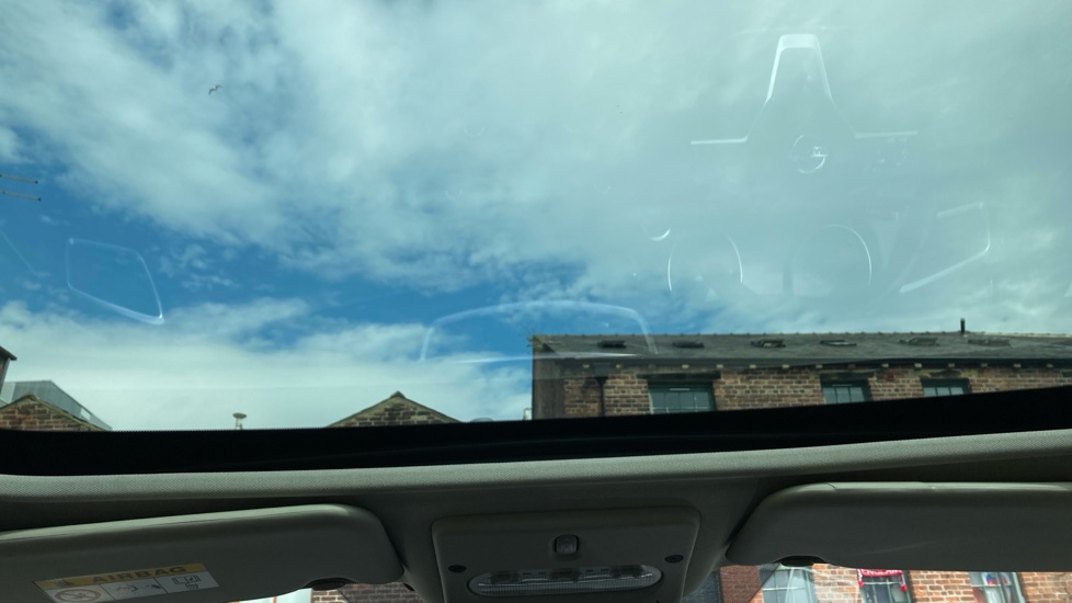 Nissan Qashqai 1.5 dCi N-Connecta 5dr Diesel Hatchback - Image 21